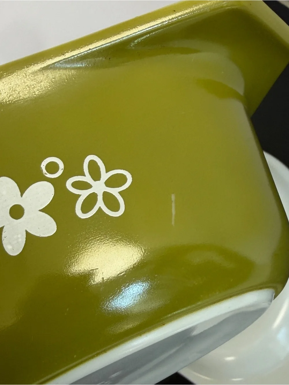 Vintage Avocado Green Spring Blossom Pyrex 1.5QT Covered Casserole